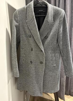 Пальто жіноче zara в клітинку, розмір xs, поліестер