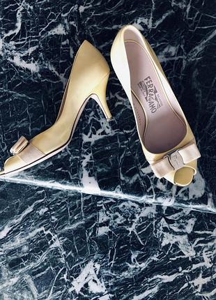 Туфли натуральный лак ferragamo