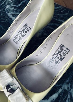 Туфли натуральный лак ferragamo 3