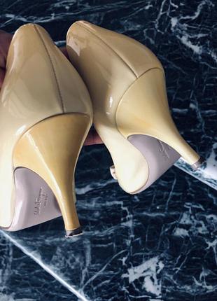 Туфли натуральный лак ferragamo 7