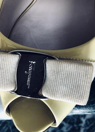 Туфли натуральный лак ferragamo 9