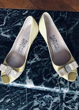 Туфли натуральный лак ferragamo 2
