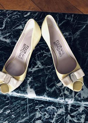 Туфли натуральный лак ferragamo 5