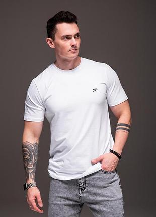 Чоловіча футболка nike біла