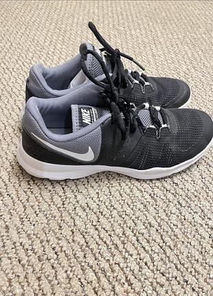 Кросівки жіночі nike чорні з сірим, розмір 38.5, довжина устілки 24.5 см