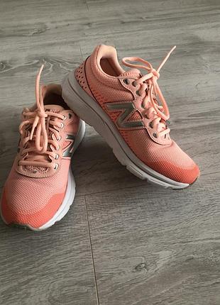 Кросівки жіночі new balance, персикові