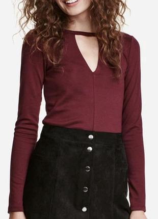 Бордовый женский лонгслив топ с длинным рукавом и вырезом на груди h&amp;m divided.
