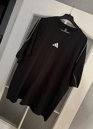 Футболка чоловіча adidas чорна