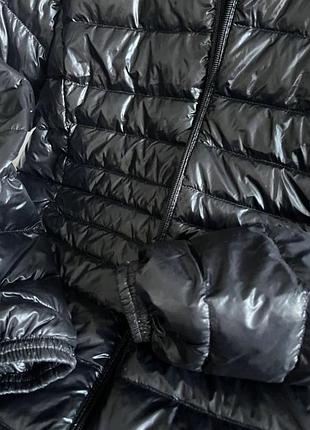 Uniqlo пуховик жіноче подовжений пуховик uniqlo ultra light down в класичному глянцевому чорному кольорі. 9