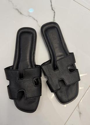 Шльопанці hermes