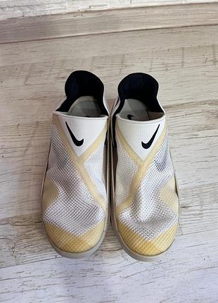 Стильні кросівки nike flyease 3