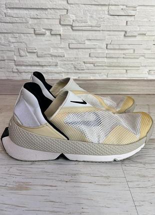 Стильні кросівки nike flyease 4