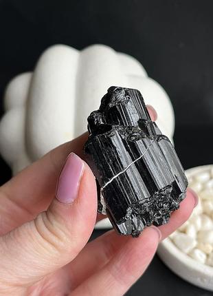 Шерл необработанный натуральный 57*35*27 мм камень черный турмалин.