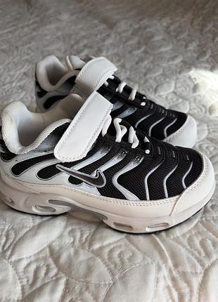 Кросівки для дітей nike tn чорно-білі, розмір 32