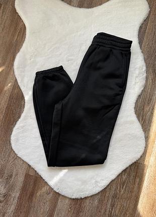 Черные спортивные штаны shein