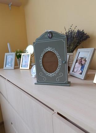 Ключниця настінна дерев'яна сіра з фоторамкою