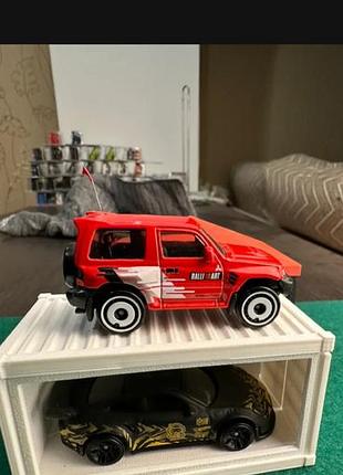 Hot wheels mitsubishi pajero evolution, червона машинка