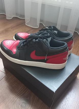 Кросівки чоловічі nike air jordan 1 low чорно-червоні