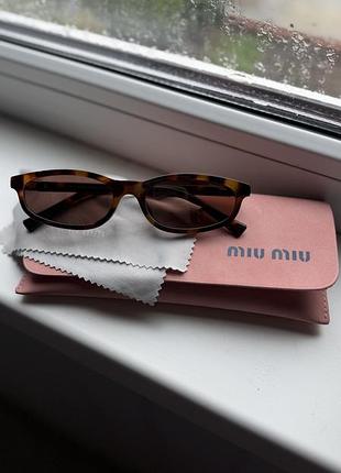 Сонцезахисні окуляри жіночі miu miu у коричневій оправі оригінал