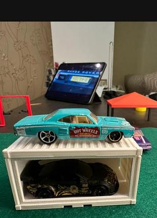 Hot wheels «69 dodge coronet superbee»