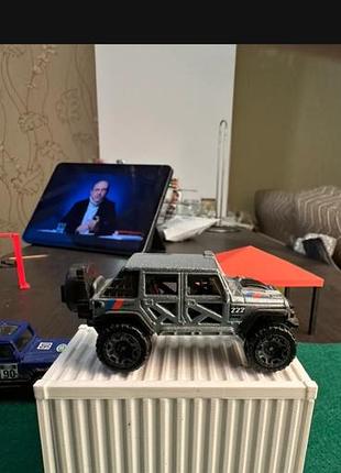 Hot wheels «17 jeep wrangler» модель машинки