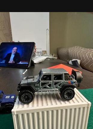 Hot wheels «17 jeep wrangler» модель машинки 5