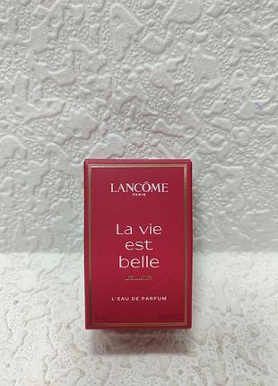 Миниатюрная коробочка женской парфюмированной воды lancΩme la Vie est belle l'elixir. 4мл