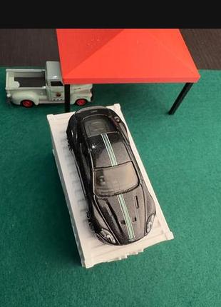 Hot wheels aston martin dbs чорний