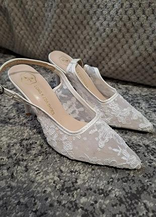 Туфли белые кружные