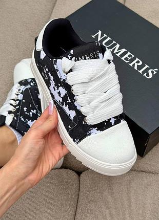 Numeris acrylic black 3