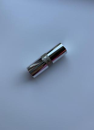 Мініатюра зволожувального бальзаму prada hydrating lip balm with jojoba oil