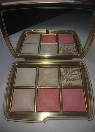 Рум'яна hourglass ambient lighting palette