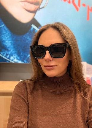 Жіночі сонцезахисні окуляри