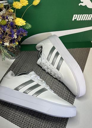 Оригінальні кросівки adidas 2