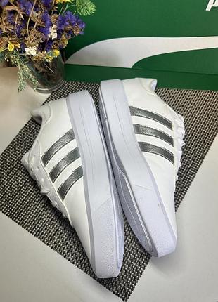 Оригінальні кросівки adidas 8