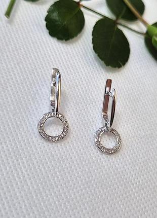 Серебряные серьги с подвеской круг в белых камнях серебро 925 пробы родированное 5023р 2.60г