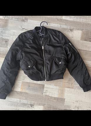 Куртка жіноча pull&bear бомбер чорна