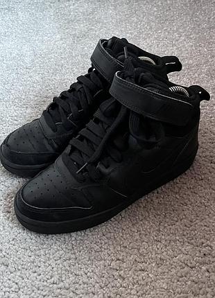 Дитячі кросівки nike borough court mid