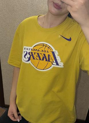 Футболка чоловіча nike lakers жовта