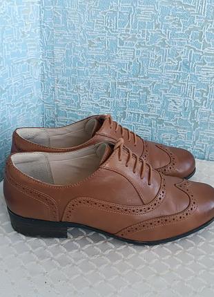 Кожаные классические женские броги от известного британского бренда clarks.