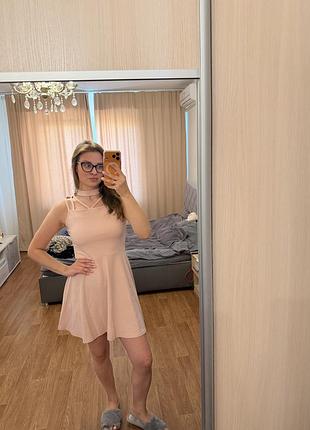 Сукня рожевого кольору