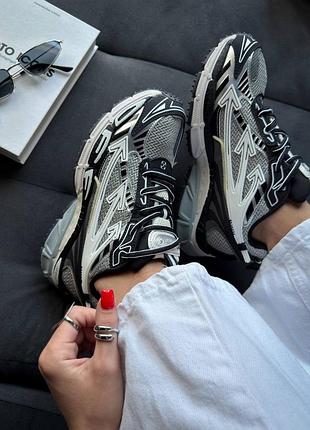 Be right back grey/black