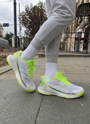 Кросівки чоловічі adidas білі з салатовим 40.5 розмір