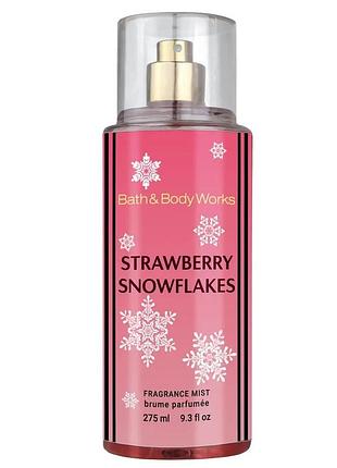 Парфюмированный спрей для тела bath & body works strawberry snowflakes exclusive 275 мл