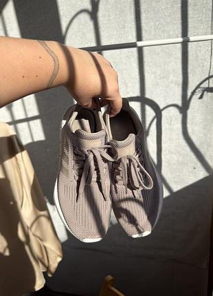 Кросівки жіночі adidas легкі, нюдові