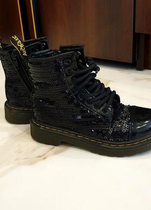 Черевики dr. martens жіночі чорні з паєтками