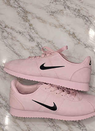 Кросівки жіночі nike рожеві