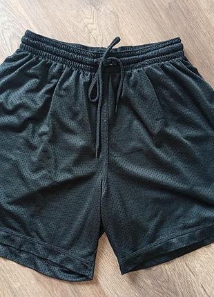 Брендовые шорты nike.