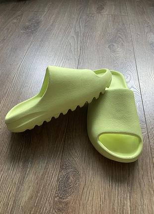 Шльопанці adidas yeezy