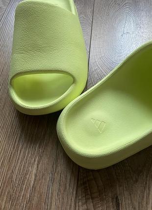 Шльопанці adidas yeezy 3